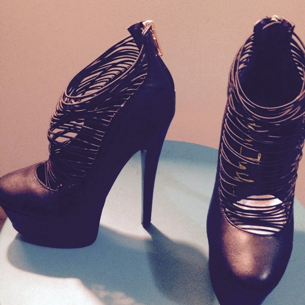 NEW London Trash Black Stilettos Heels Size 6.5